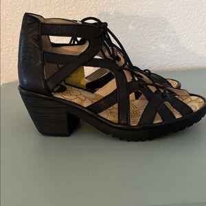 Fly London MOUSSE black lace up size EU 36
US SIZE 5.5-6 NWT